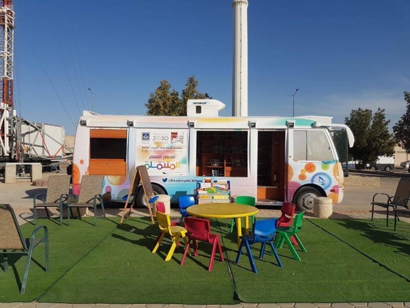 للتشجيع على القراءة .. حافلات «مصادر التعلم» تجوب ساحات وحدائق الرياض