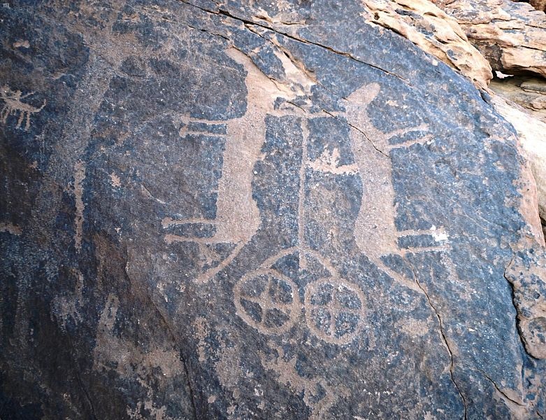 جبل أم سنمان في حائل .. رسوم ونقوش صخرية تعود بالإنسان للألف السابع قبل الميلاد