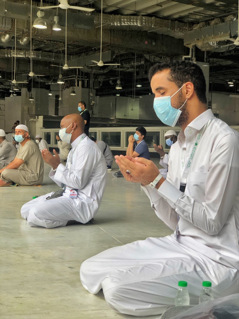 حجاج بيت الله الحرام يستعدون لأداء طواف الوداع