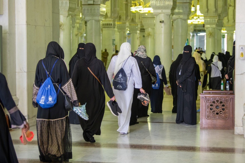 حجاج بيت الله الحرام يستعدون لأداء طواف الوداع