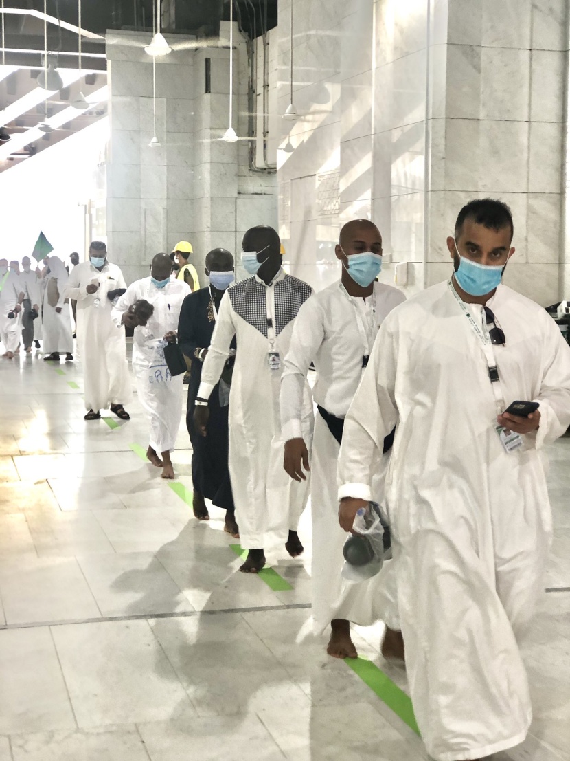 حجاج بيت الله الحرام يستعدون لأداء طواف الوداع