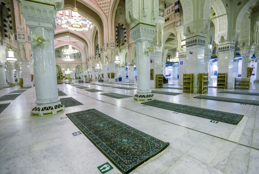  إعادة فرش كامل مصليات المسجد الحرام 