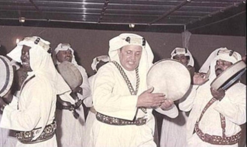 طارق عبدالحكيم .. عميد الفن السعودي المسافر بألحانه شرقا وغربا