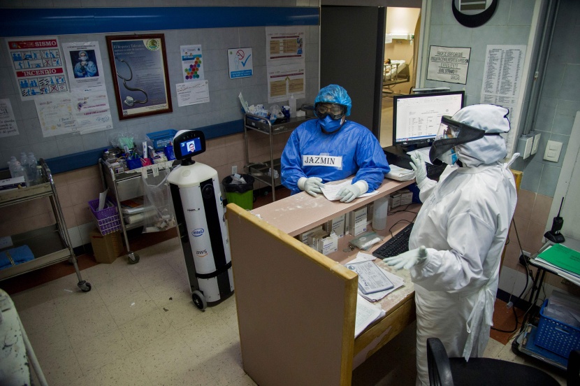   روبوت يساعد الممرضين في أداء مهامهم  للعناية بمرضى كورونا في المكسيك  