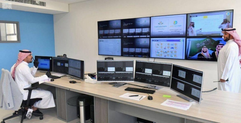 بوصلة العام الدراسي تتحول من الكراسة والقلم إلى الشاشات الذكية