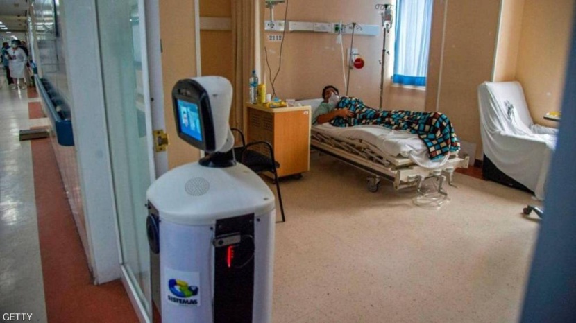 روبوت مهدئ لأعصاب المرضى .. يخفف الضغط النفسي الناجم عن العزل