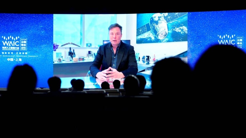 ماسك يكشف عن شريحة تزرع في الدماغ تعالج الأمراض العصبية