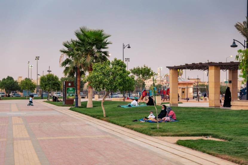 حدائق الأحياء .. متنفس العائلات للقاء وممارسة رياضة المشي