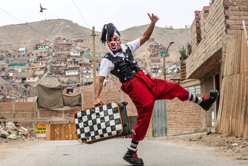 مهرجون يكسرون الملل