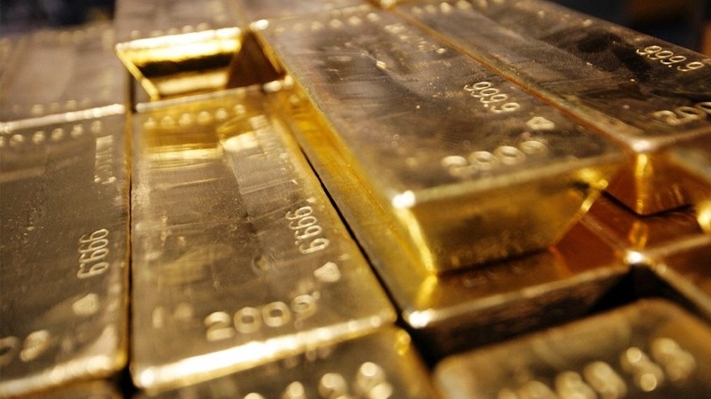 الذهب يرتفع لذروة أسبوعين مع تراجع الدولار لأدنى مستوياته خلال أكثر من عامين