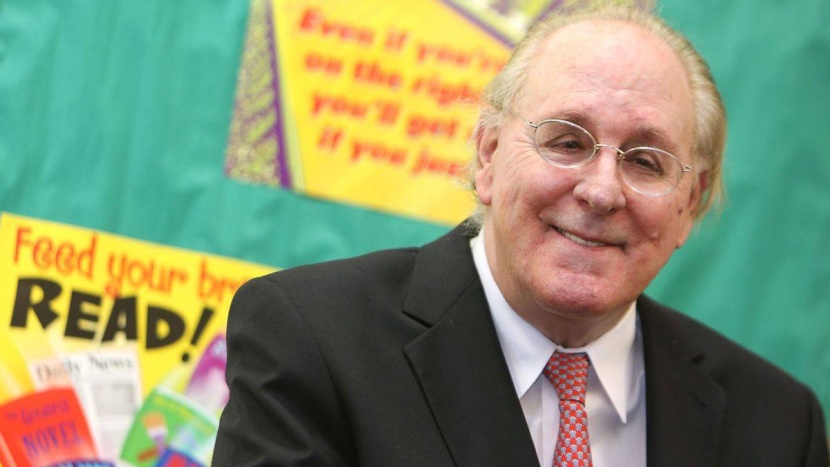 وفاة ونستون جروم مؤلف رواية «فورست جامب»