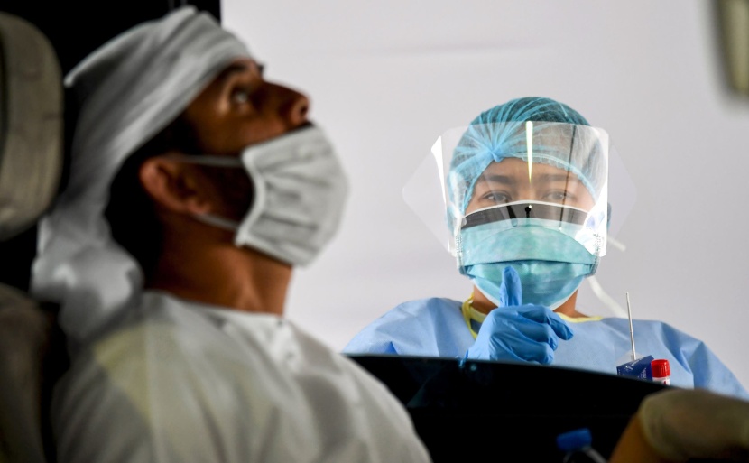 الإمارات تسجل حالة وفاة و809 إصابات جديدة بفيروس كورونا