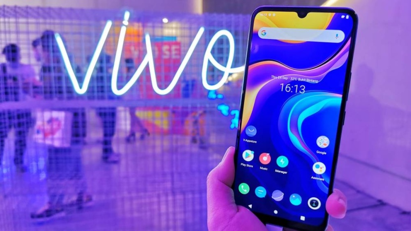 «فيفو» الصينية تتجه إلى الهواتف الأنيقة والرخيصة لمنافسة «هواوي»