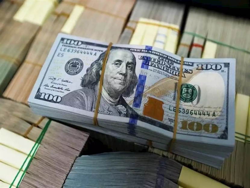 الدولار الأمريكي يقترب من أعلى مستوى في شهرين قبل المناظرة الرئاسية