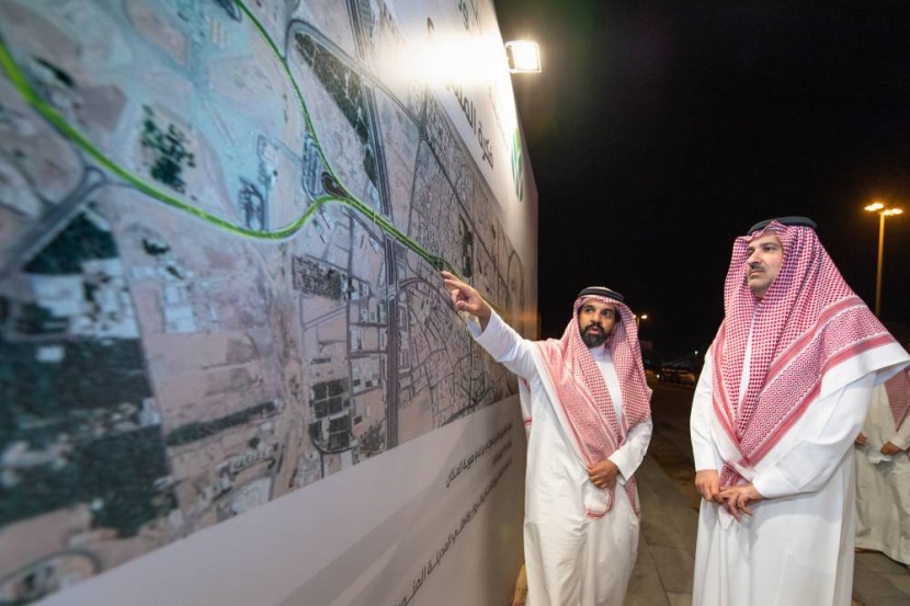 أمير المدينة المنورة يتفقد مشروع «جادة أحد»