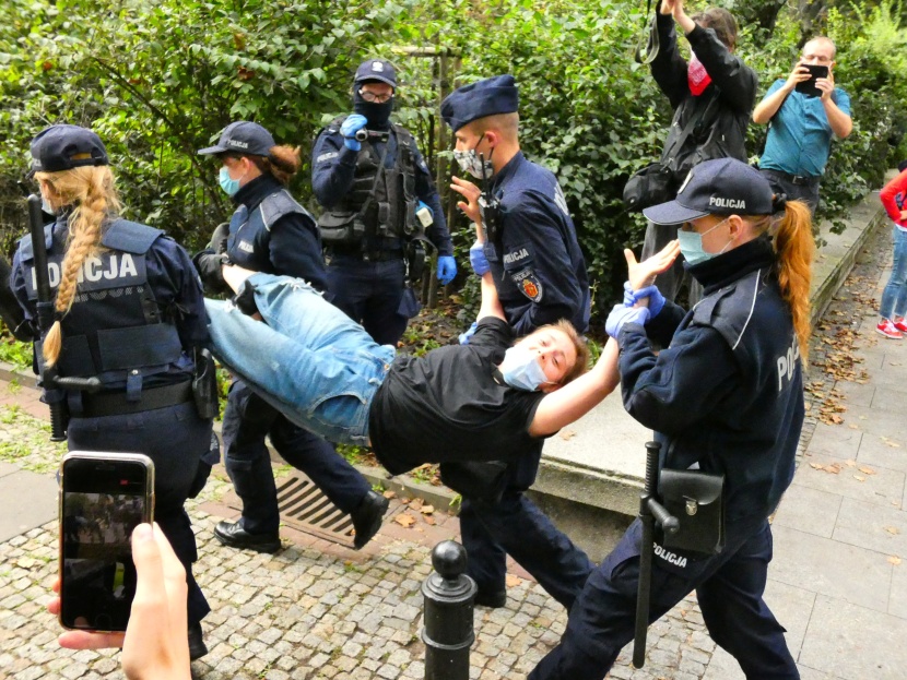 نشطاء يتظاهرون لمطالبة الأوساط السياسية باتخاذ إجراءات حاسمة لحماية المناخ في بولندا