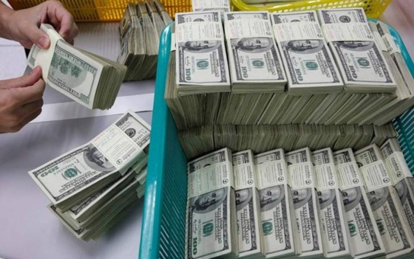 ويلسون الفائز بنوبل: نظرا لصعوبة السفر حاليا.. ربما أدخر قيمة الجائزة لزوجتي وأبنائي