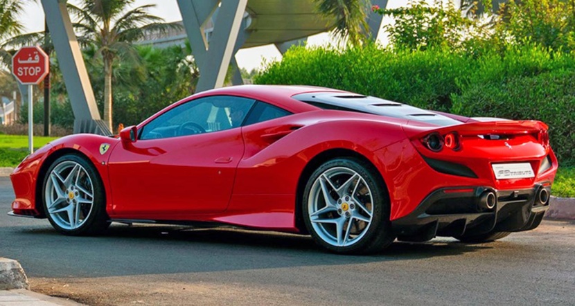 فقير إيطالي يملك "فيراري" ويخت بطول 12 مترا و5 شقق