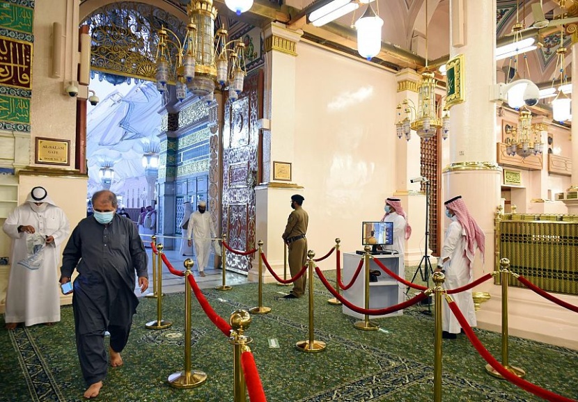 المسجد النبوي يشهد المرحلة الثانية من العودة التدريجية لدخول المصلين في الروضة الشريفة