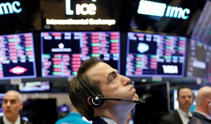 الأسهم الأمريكية تهوي بعد إصابة ترمب بفيروس كورونا.. "ناسداك" يهبط 2%