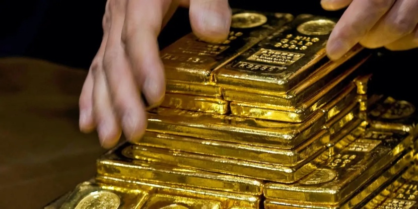 الذهب مستقر قرب 1900 دولار للأوقية
