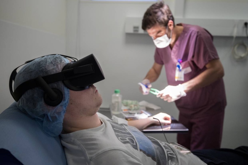 استخدام تقنيات الواقع الافتراضي لعلاج مشكلة اضطرابات الغذاء