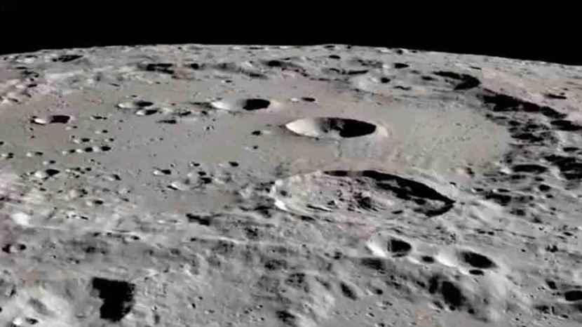 القمر يكتنز كميات كبيرة من المياه على شكل جليد