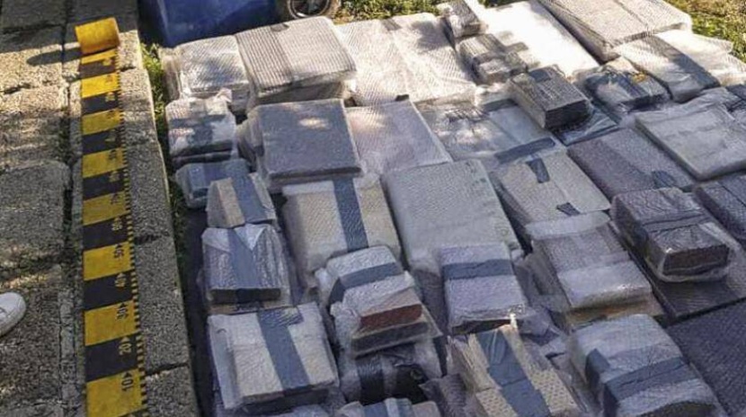 السجن لـ 12 عضو عصابة سرقت كتبا قديمة