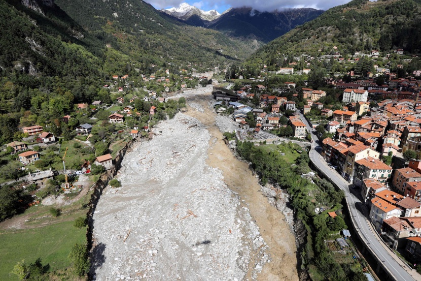 فيضانات عارمة في فرنسا اجتاحت الطرق وألحقت أضرارا بالمنازل