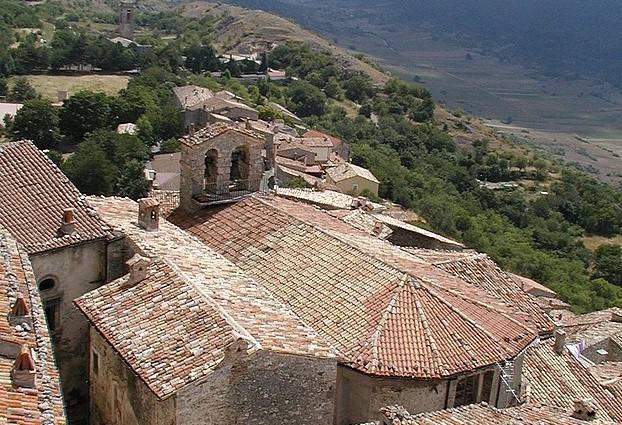 53 ألف دولار مقابل العيش في قرية إيطالية