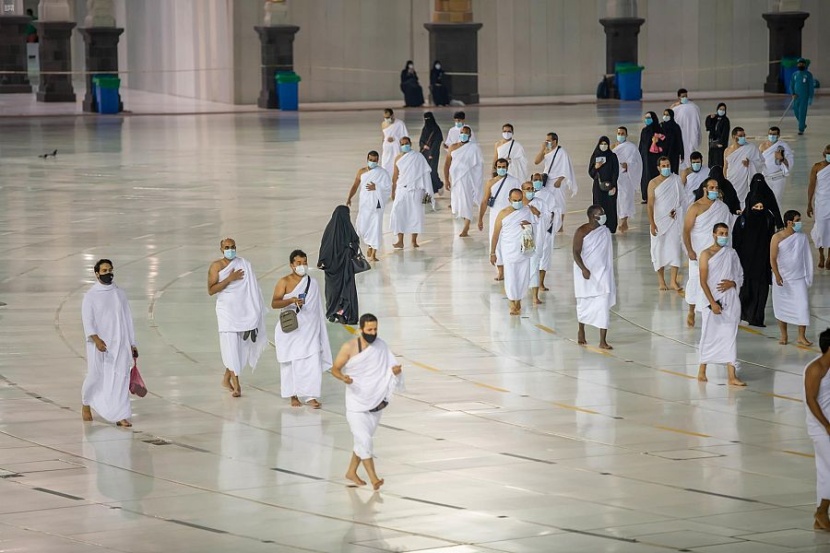 مع بدء المرحلة الثالثة لموسم العمرة .. الإجراءات الاحترازية حاضرة في المسجد الحرام
