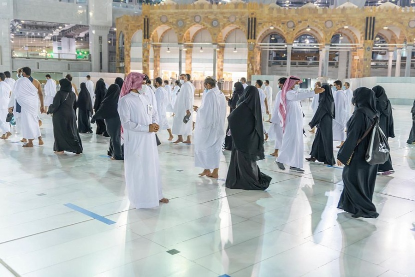 مع بدء المرحلة الثالثة لموسم العمرة .. الإجراءات الاحترازية حاضرة في المسجد الحرام