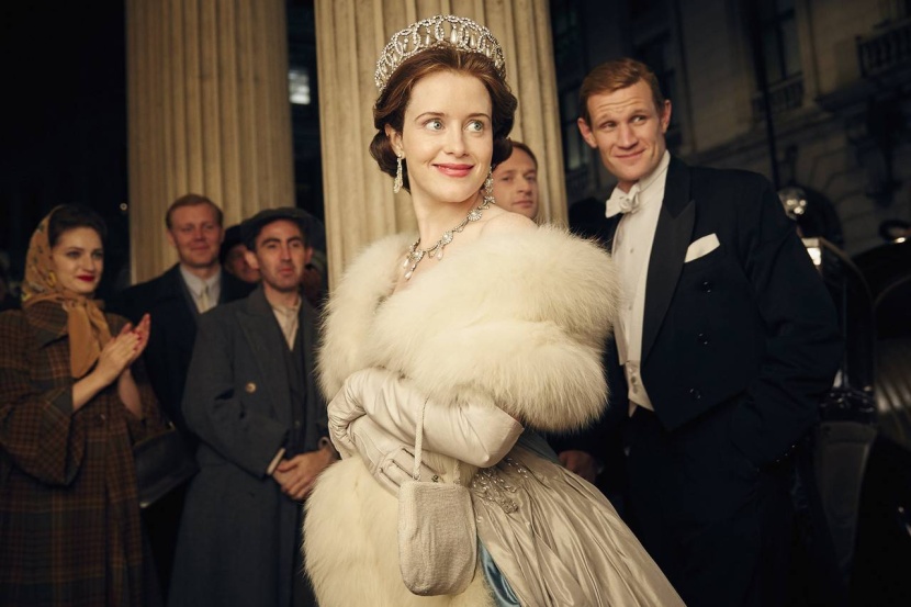 معرض إلكتروني لأزياء مسلسل التاج .. والدخول مجاني