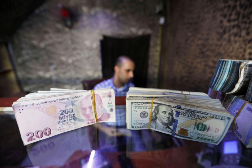 الليرة التركية تهبط 3.8% .. بلغت 8.36 مقابل الدولار
