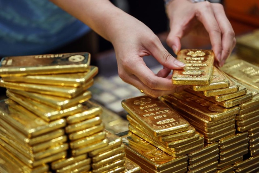 الذهب يهبط 1.1% بفعل ارتفاع الدولار وتحسن الشهية للمخاطرة