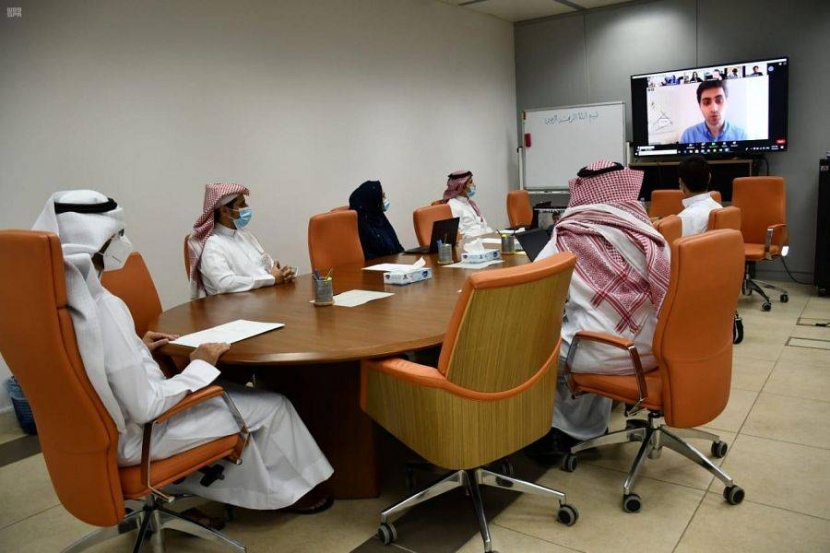 سعوديون يبتكرون أفكارا إبداعية لمكافحة كوفيد - 19 ويحصدون جوائز