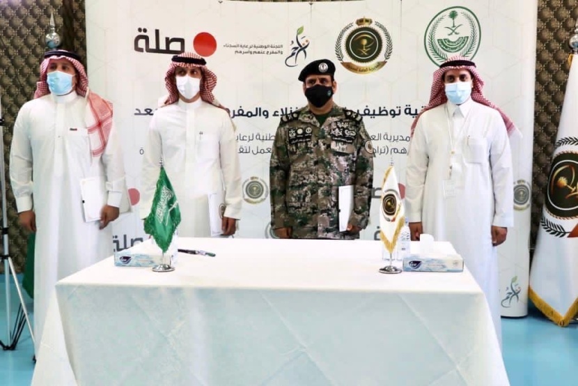 اتفاقية شراكة بين "تراحم" و"السجون" بتوظيف السجناء عن بُعد