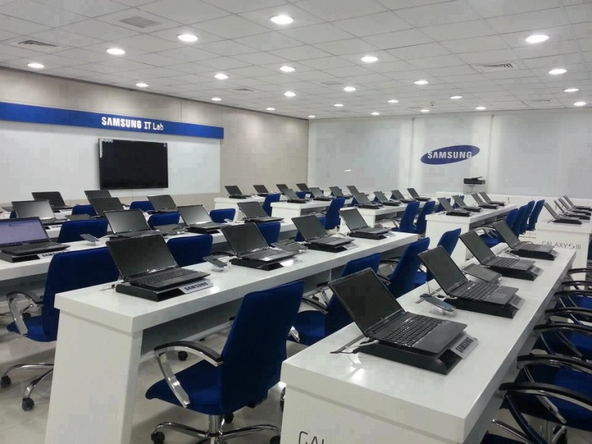 "سامسونج" تغلق معمل أبحاث للهواتف المحمولة بسبب حالة "كورونا" 