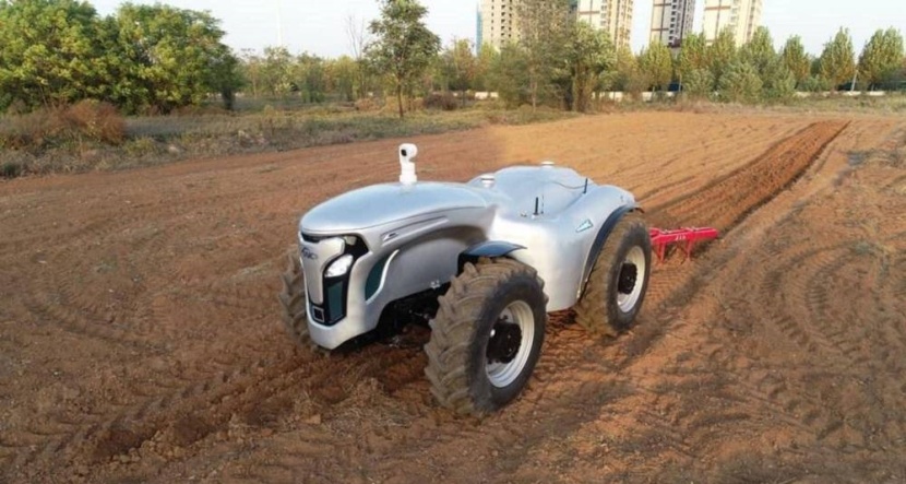 تطوير جرار زراعي كهربائي ذاتي القيادة