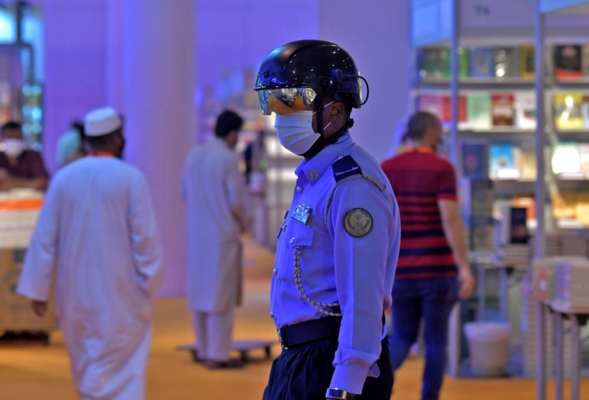 معرض الشارقة للكتاب يفتح أبوابه للزائرين في دورة استثنائية