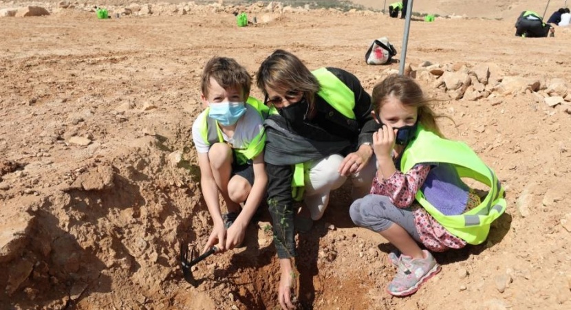 50 سفيرا ودبلوماسيا يشاركون في حملة «لنجعلها خضراء»