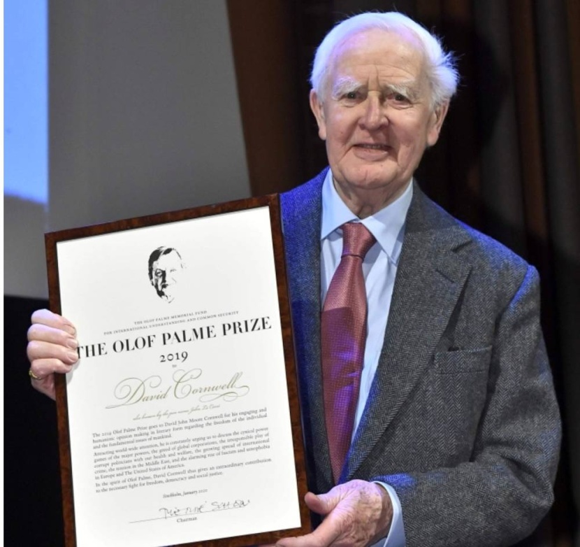 وفاة جون لو كاريه ملك روايات التجسس البريطاني