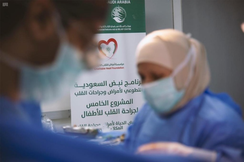 مركز الملك سلمان للإغاثة يدشن مشروع جراحة القلب للأطفال في المكلا ويواصل توزيع المساعدات الغذائية للمتضررين من سيول النيجر