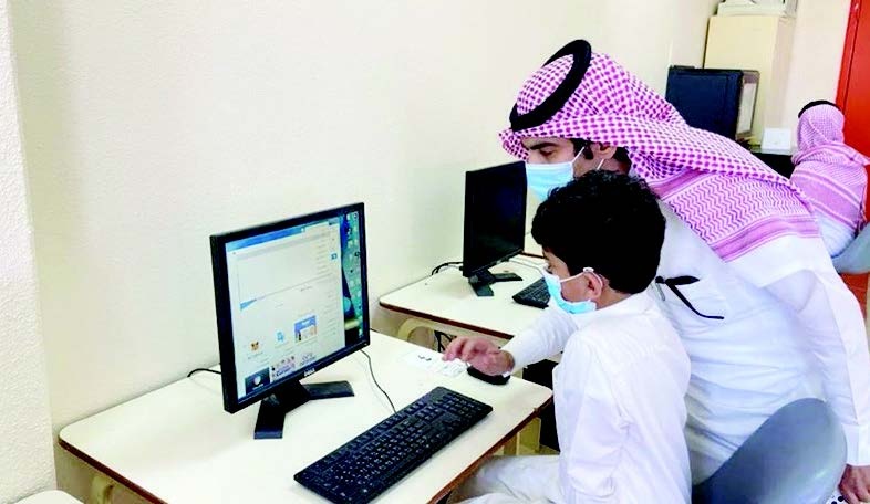 «مدرستي» تمكن المعلمين من الاستفادة من بنك أسئلة المناهج