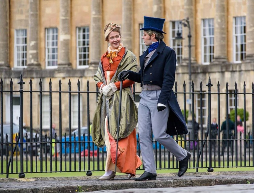 "نتفليكس" تعرض مسلسل "بريدجرتون" لمنتجة "جريز أناتومي"