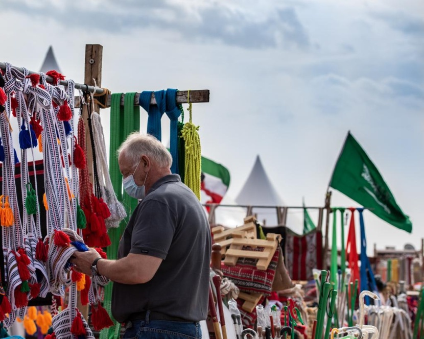 الأسر المنتجة تحقِّق عوائد تسويقية وترويجية من واجهة سوق الدهناء