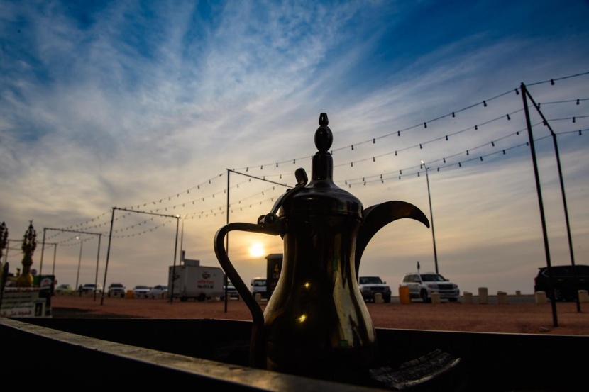 الأسر المنتجة تحقِّق عوائد تسويقية وترويجية من واجهة سوق الدهناء