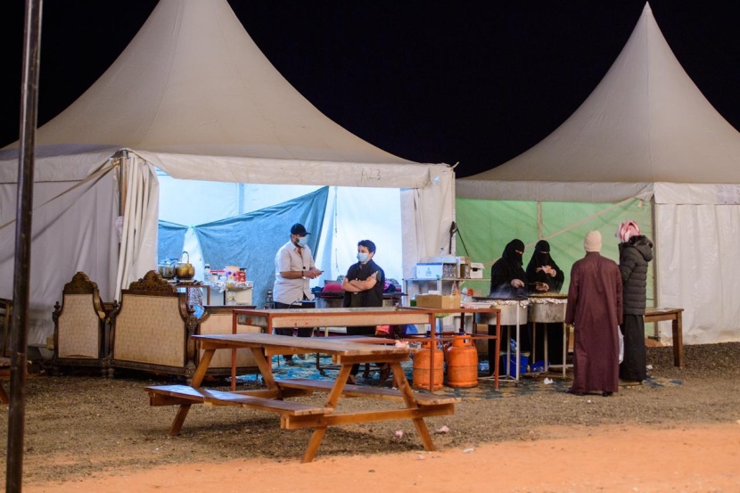 الأسر المنتجة تحقِّق عوائد تسويقية وترويجية من واجهة سوق الدهناء