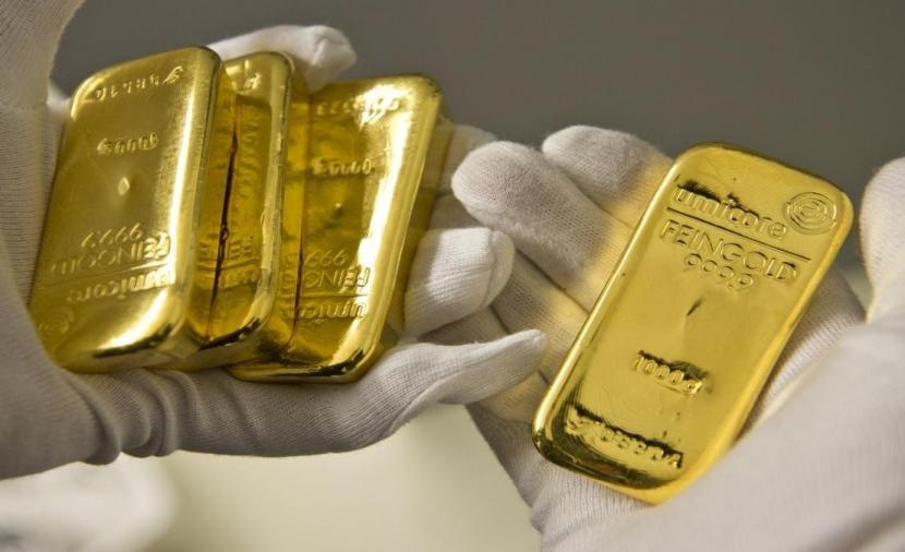 ارتفاع الذهب مع تراجع الدولار رغم إرجاء اقتراع على حزمة تحفيز أمريكية