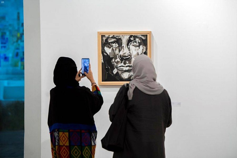 معرض «تنصيص» يبرز 100 عمل فني لشباب المدينة المنورة